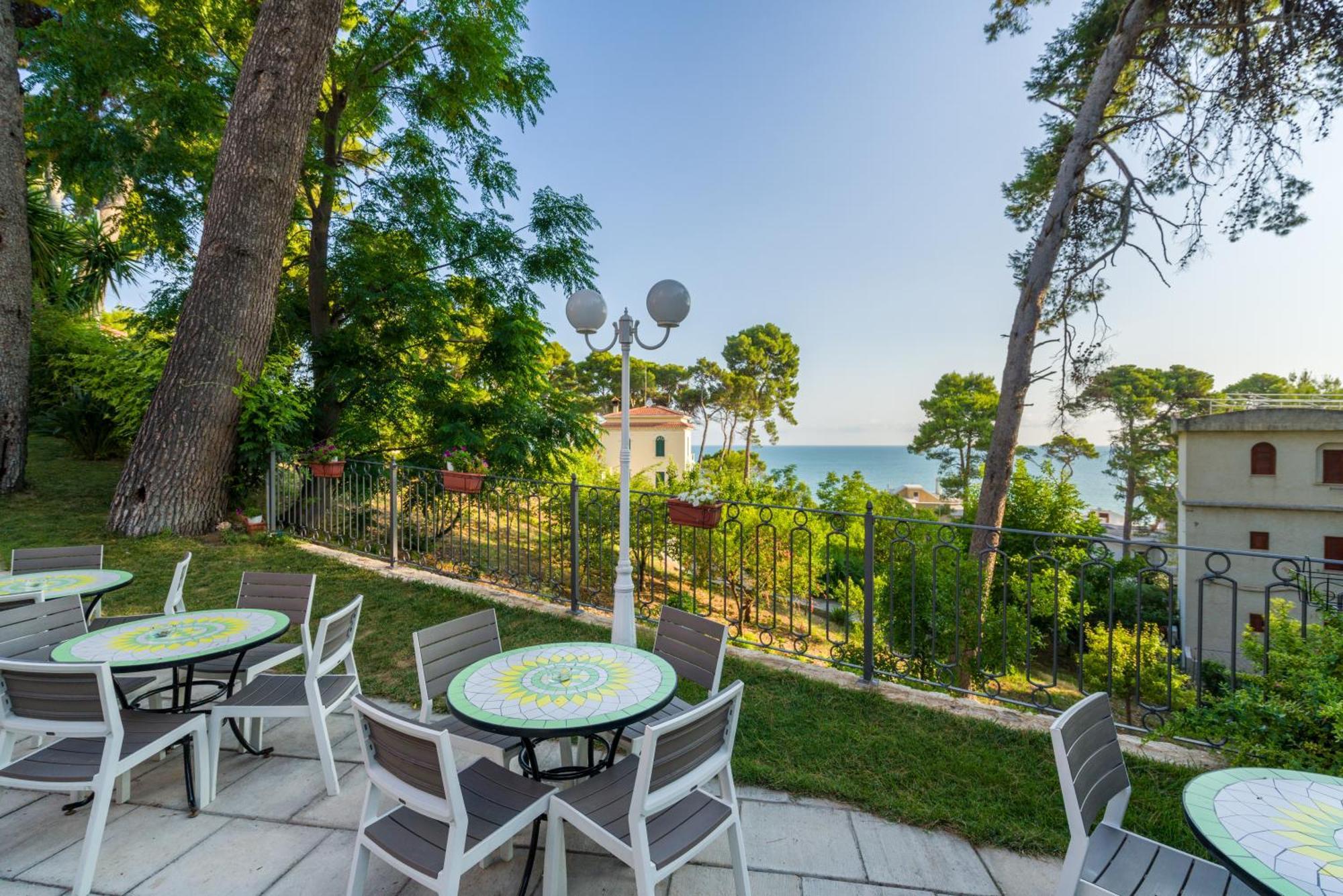 Park Hotel Villa Maria San Menaio Exteriér fotografie